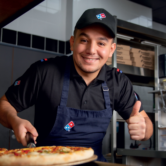 home-photo-call-ear-dominos-franchise-recrutement